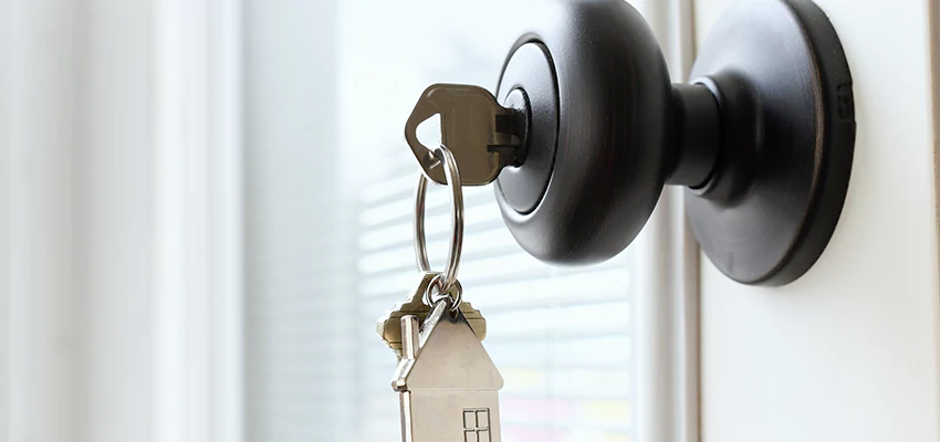 Bifold Door Knob Replacement in Mendota, California