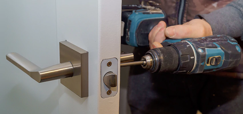 Broken Door Handle Lock Repair in Mendota, California